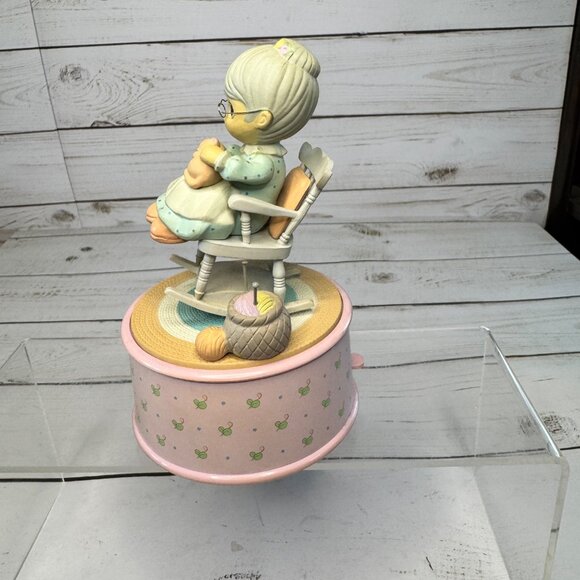 Precious Moments "The Purr-Fect Grandma" Musical Figurine By Enesco - Picture 3 of 10